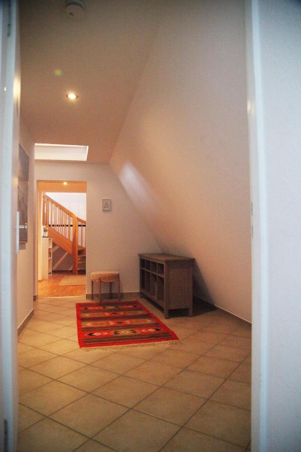 Wunderschoene Dachgeschoss - Maisonette Rostock Exterior photo